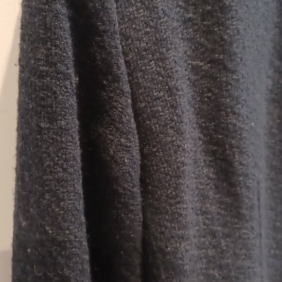 Black jacket with fake fur details by zipper, collar and cuffs. - Picture 2 of 7